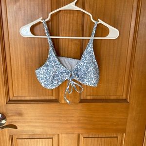 Super adorable bikini top!
